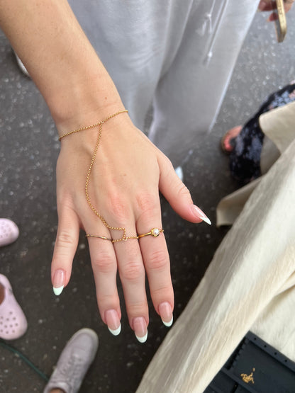 Tier 1 Hand Chain: Subtle Glow