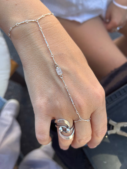 Tier 1 Hand Chain: Subtle Glow